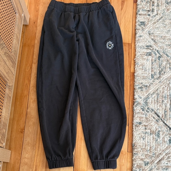 Hollister Pants - Hollister Black Joggers with Floral Detail - Sweatpants- High Rise - Size Medium